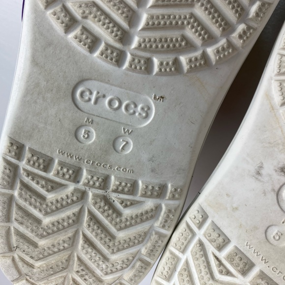 CROCS‎ Tie-Dye Sandals Size 7 - Picture 6 of 6